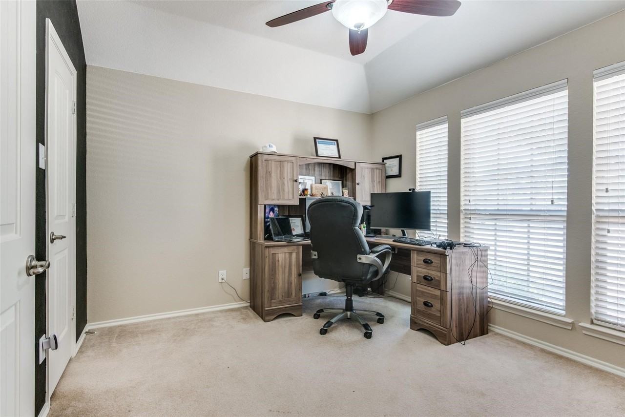 1017 Golden Bear Ln - Photo 3 of 19
