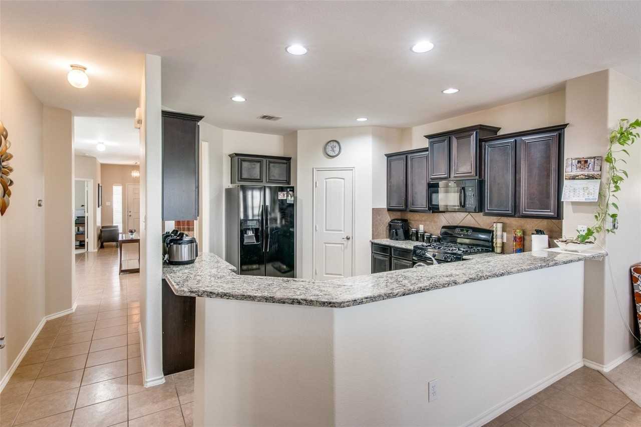 1017 Golden Bear Ln - Photo 6 of 19