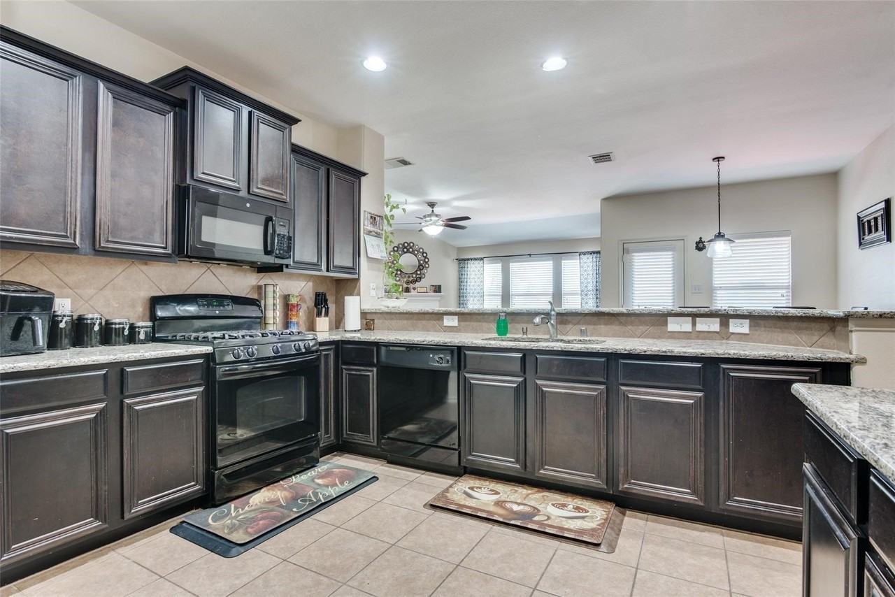 1017 Golden Bear Ln - Photo 7 of 19