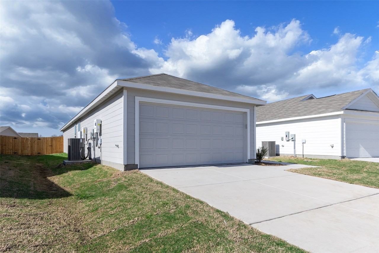313 Thresher Ln - Photo 2 of 16