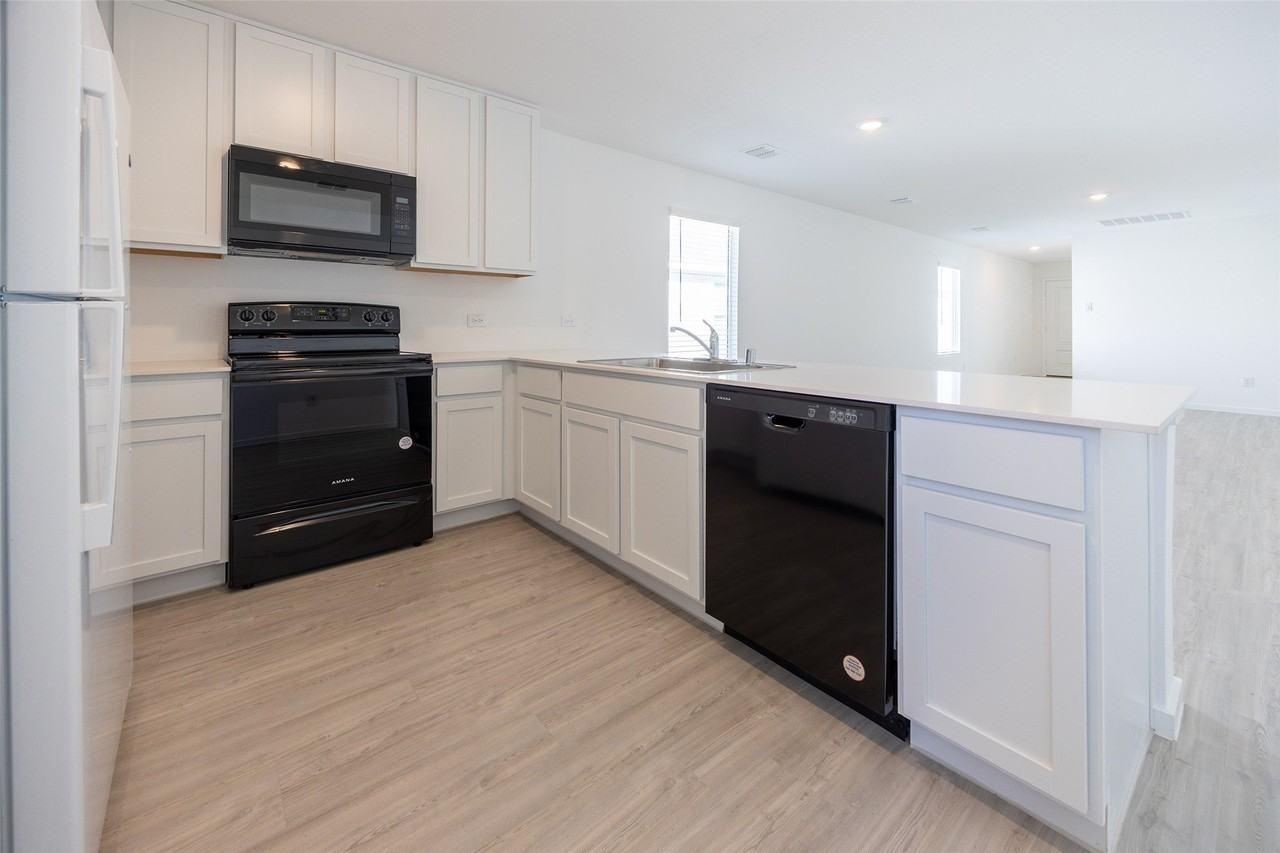 313 Thresher Ln - Photo 4 of 16