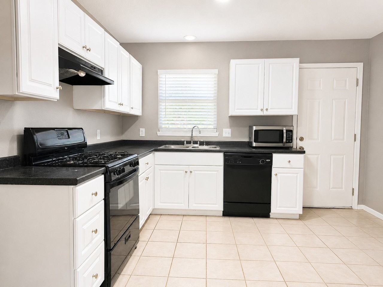 10518 Galena St - Photo 2 of 16