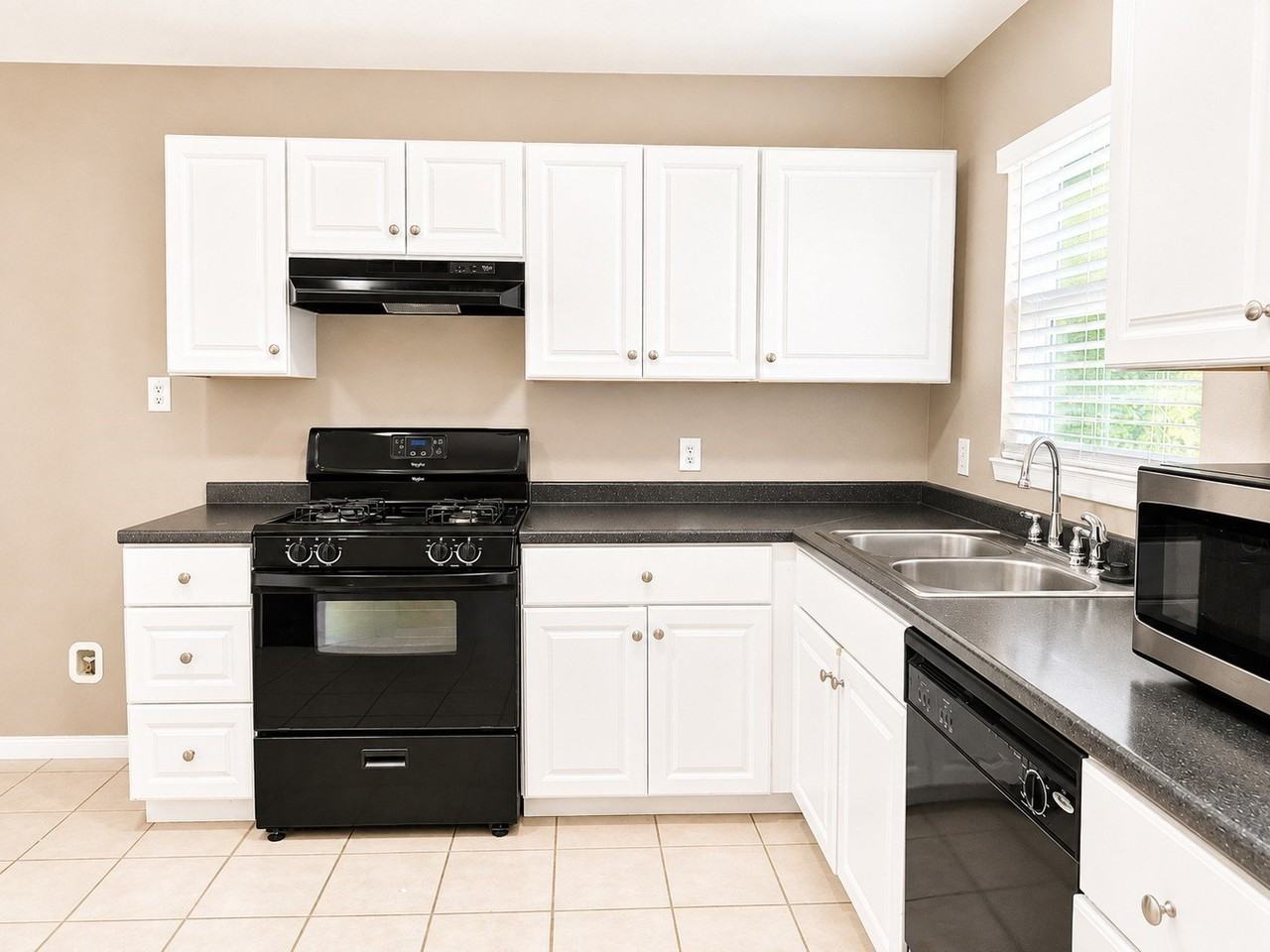 10518 Galena St - Photo 4 of 16