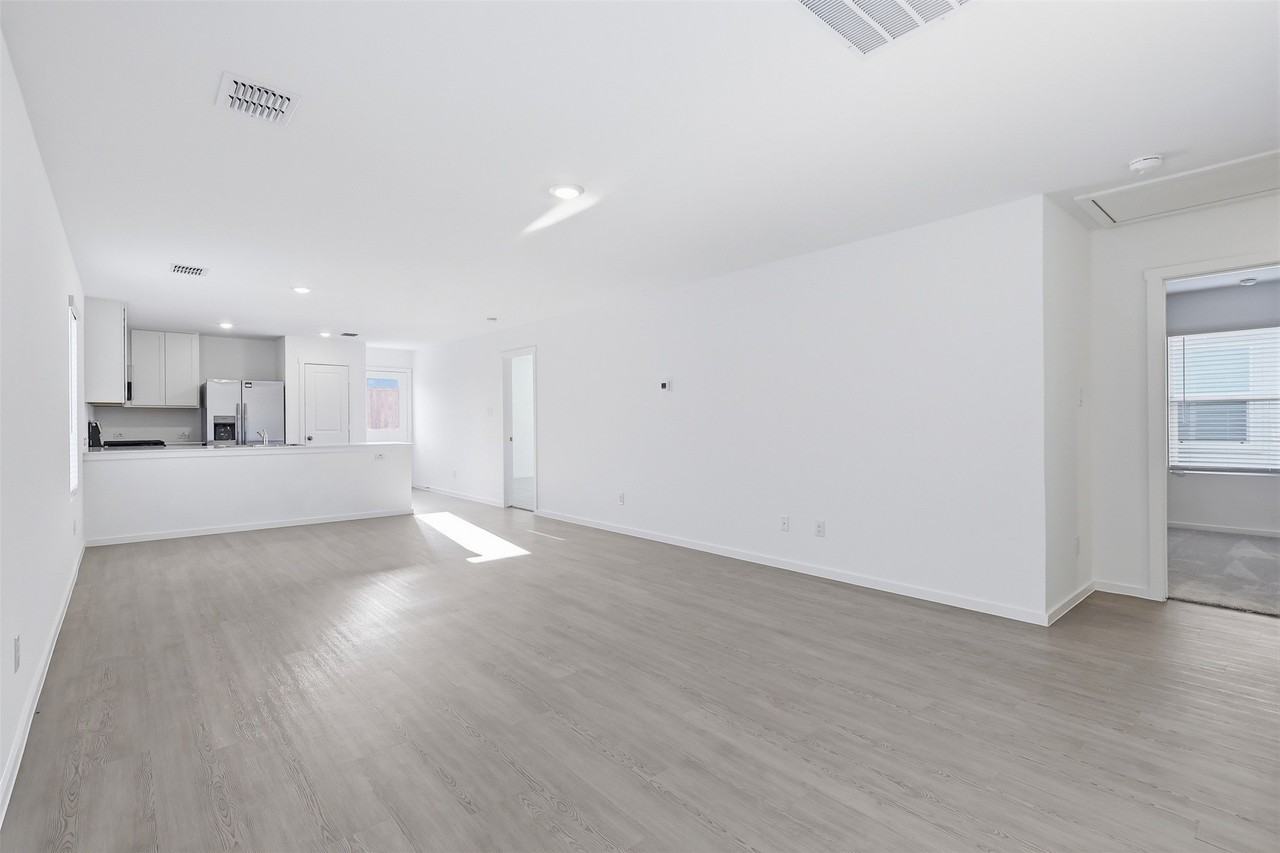 3145 Campeiro Ave - Photo 3 of 15