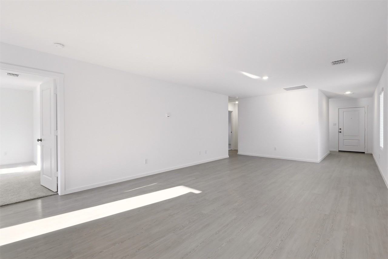 3145 Campeiro Ave - Photo 4 of 15