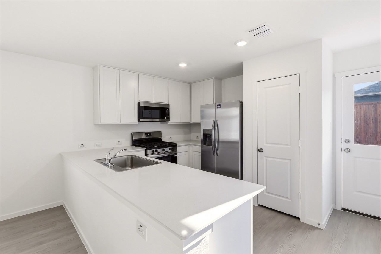 3145 Campeiro Ave - Photo 6 of 15