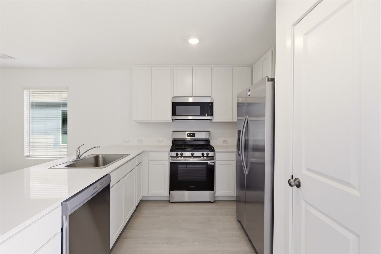3145 Campeiro Ave - Photo 7 of 15
