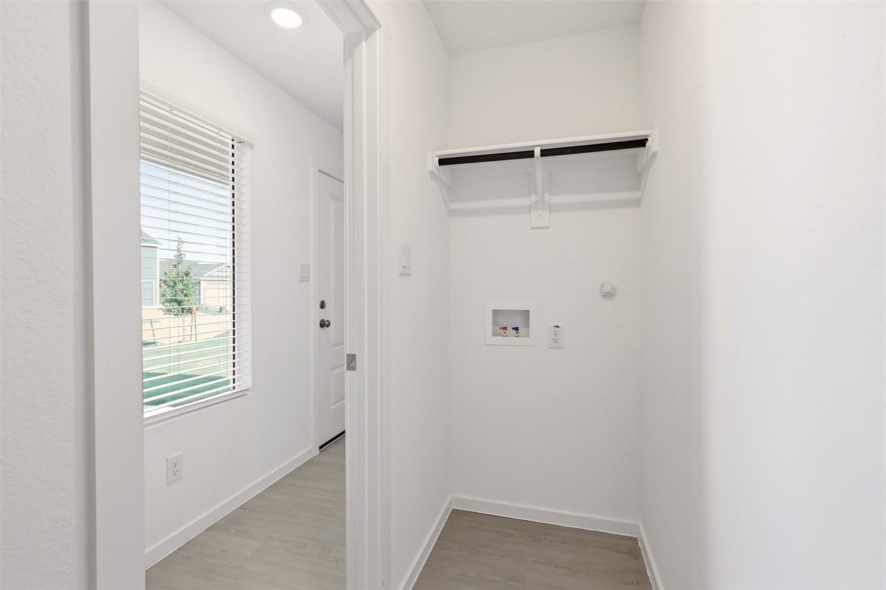 3161 Campeiro Ave - Photo 3 of 16