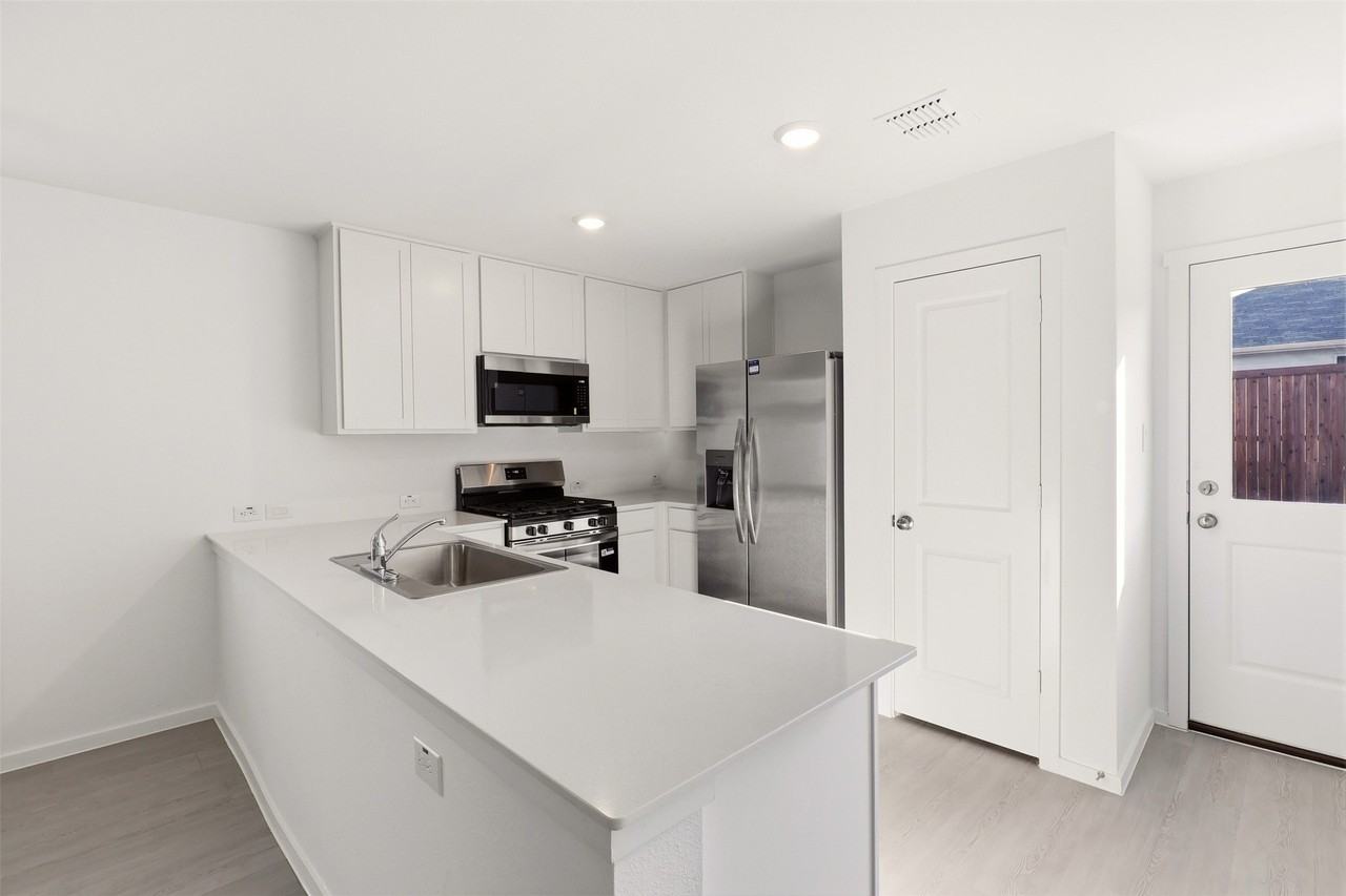 3161 Campeiro Ave - Photo 7 of 16