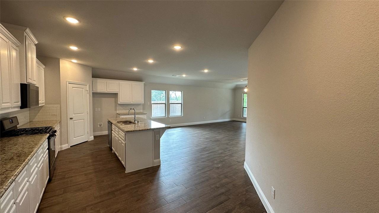 1608 Elizabeth St - Photo 4 of 20