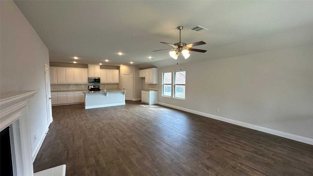 1608 Elizabeth St - Photo 6 of 20