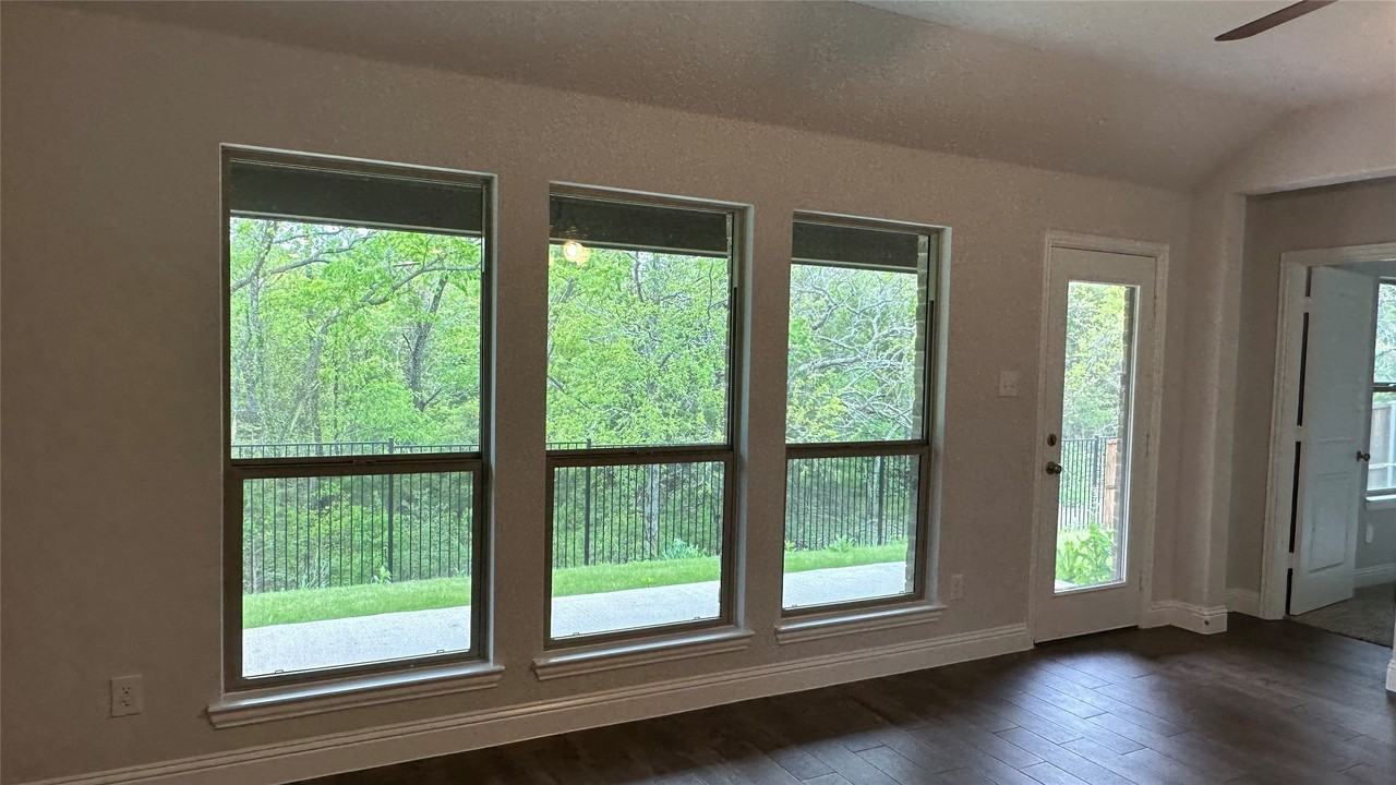 1608 Elizabeth St - Photo 7 of 20