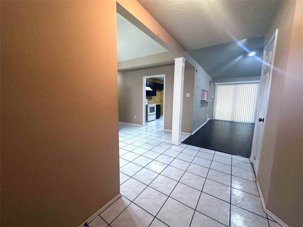 2318 Crystal Creek Ln - Photo 3 of 27