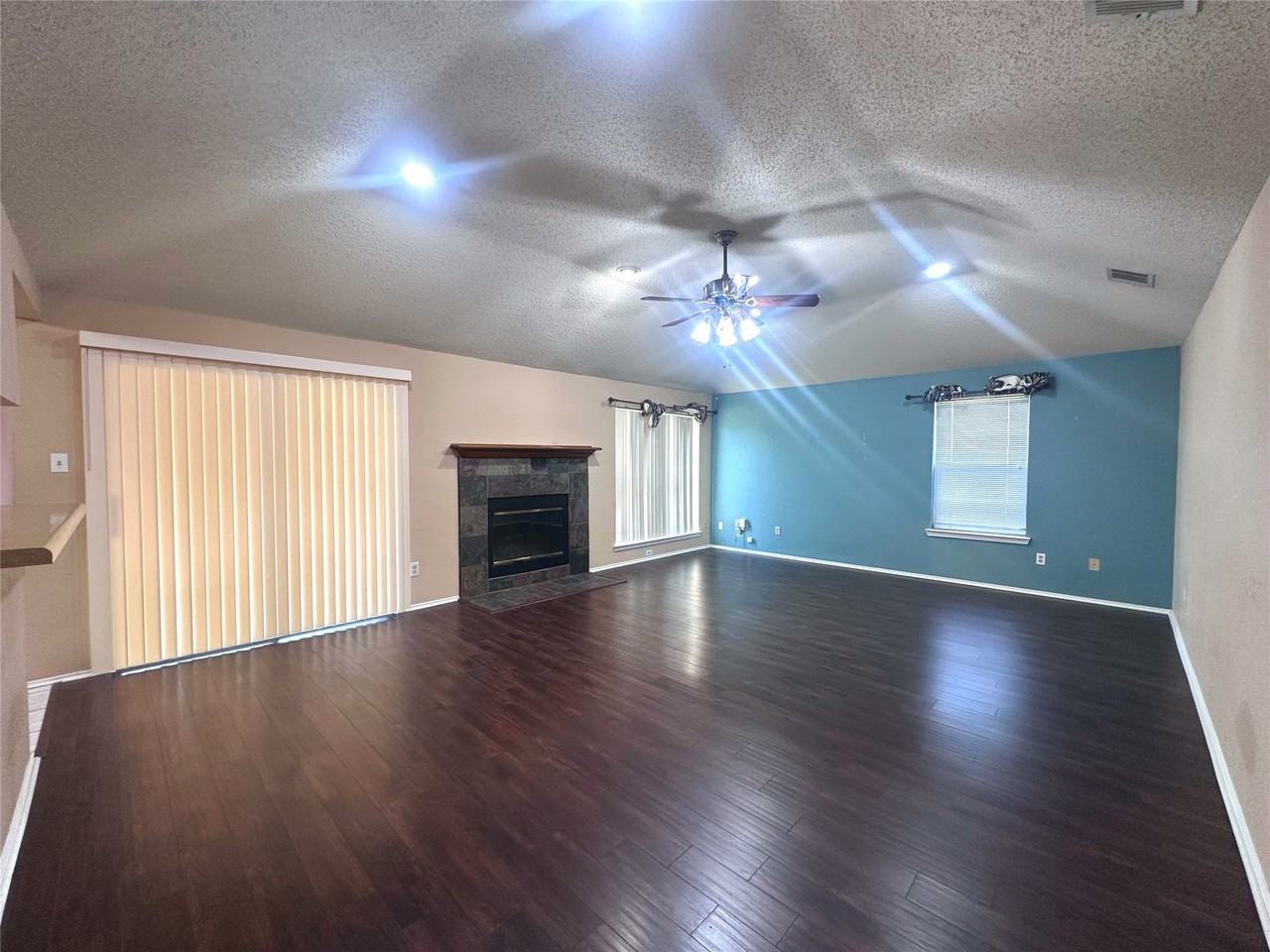 2318 Crystal Creek Ln - Photo 4 of 27