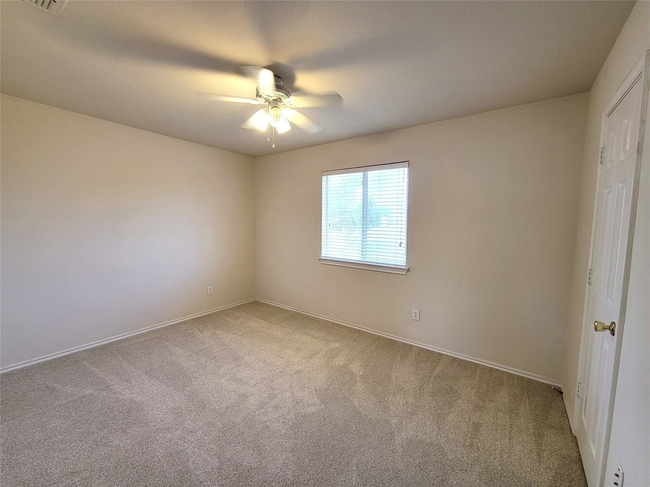 2603 Hidden Valley Dr - Photo 5 of 10
