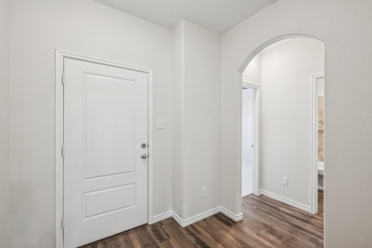 609 Bassett Hall Rd - Photo 4 of 29