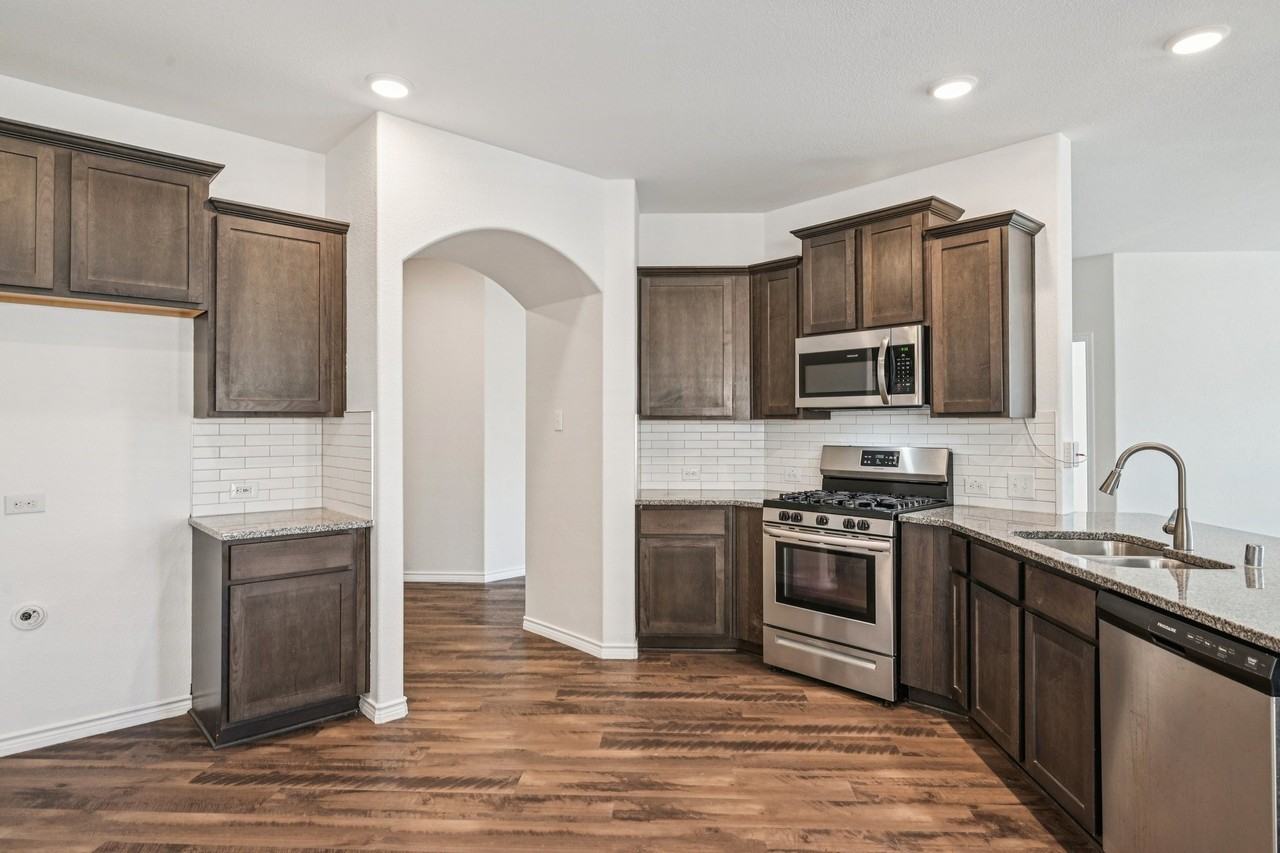 609 Bassett Hall Rd - Photo 7 of 29