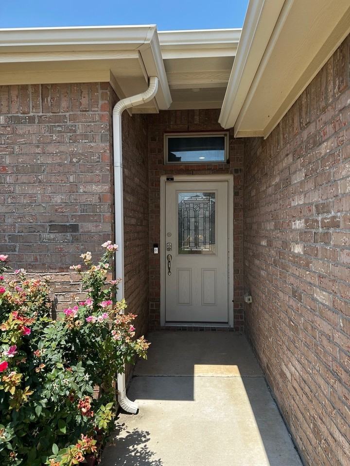 3112 Montego Bay Ln - Photo 2 of 17