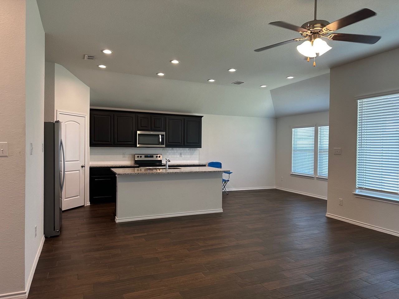3112 Montego Bay Ln - Photo 3 of 17