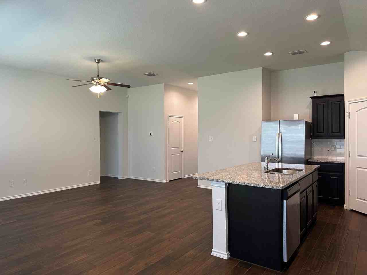 3112 Montego Bay Ln - Photo 6 of 17