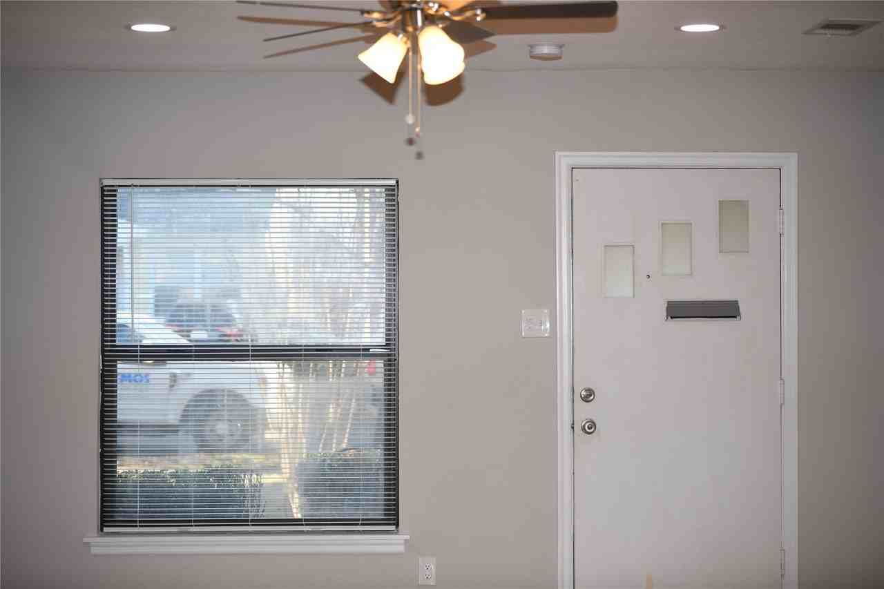 6123 Belgrade Ave - Photo 7 of 29