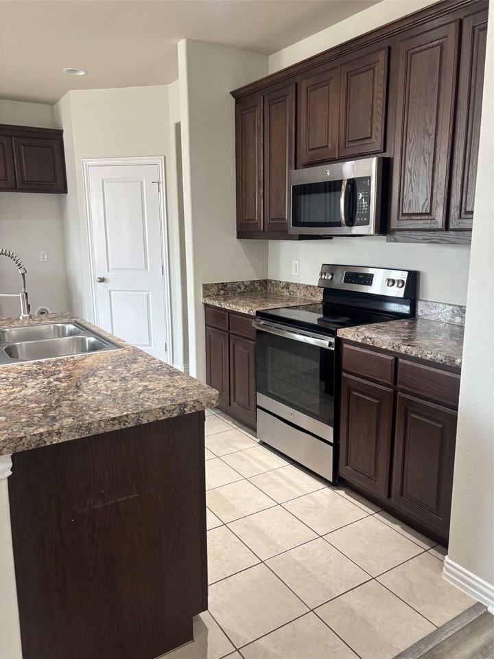 352 Emerald Creek Dr - Photo 6 of 13