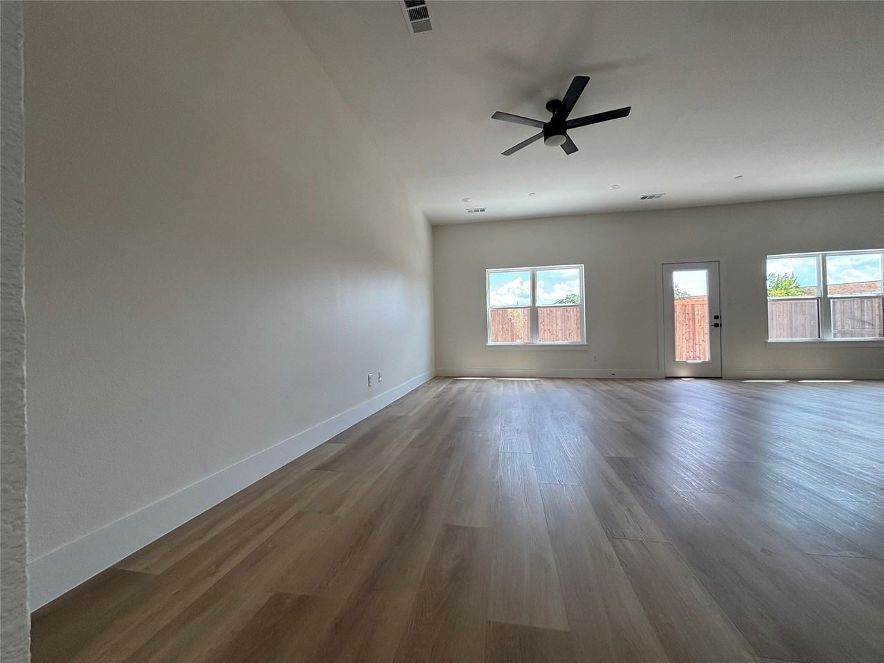 4444 Fatima Dr - Photo 4 of 27