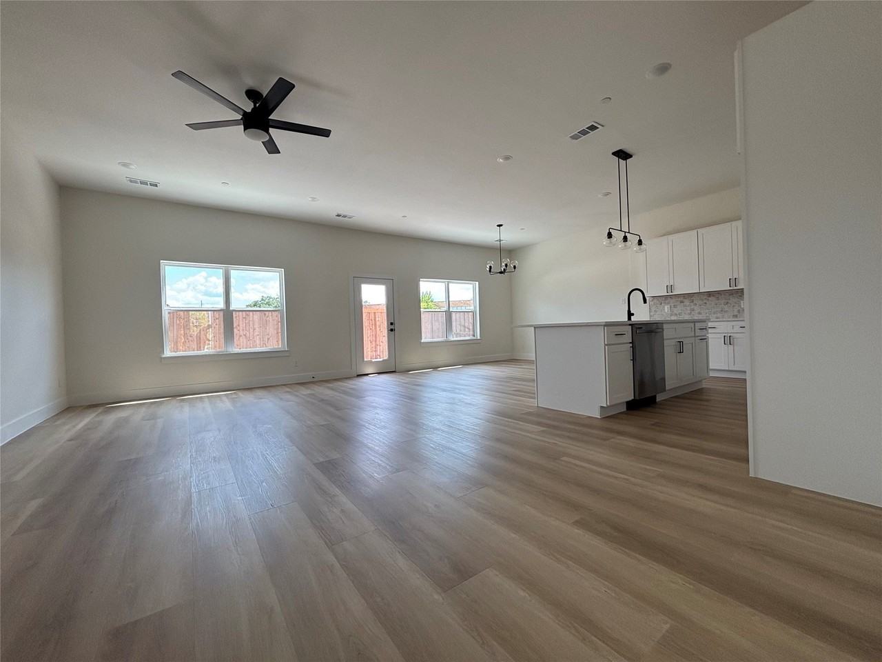 4444 Fatima Dr - Photo 5 of 27