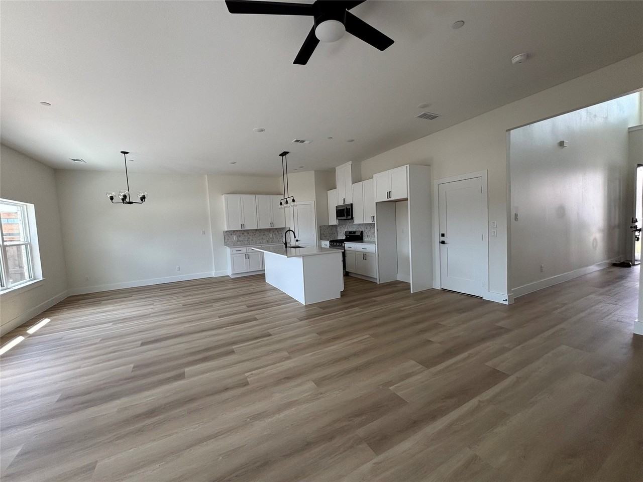 4444 Fatima Dr - Photo 6 of 27