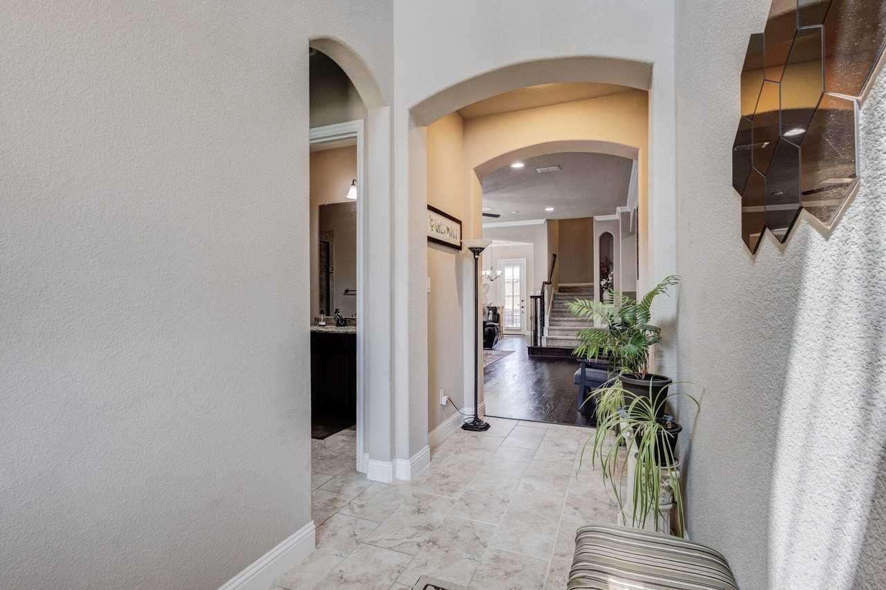 6441 Teabridge Dr - Photo 3 of 40
