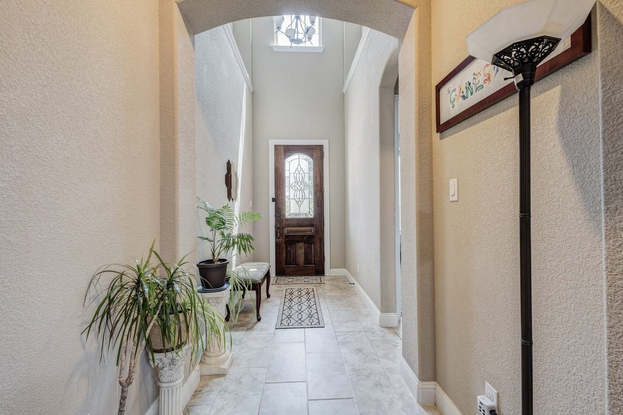 6441 Teabridge Dr - Photo 4 of 40
