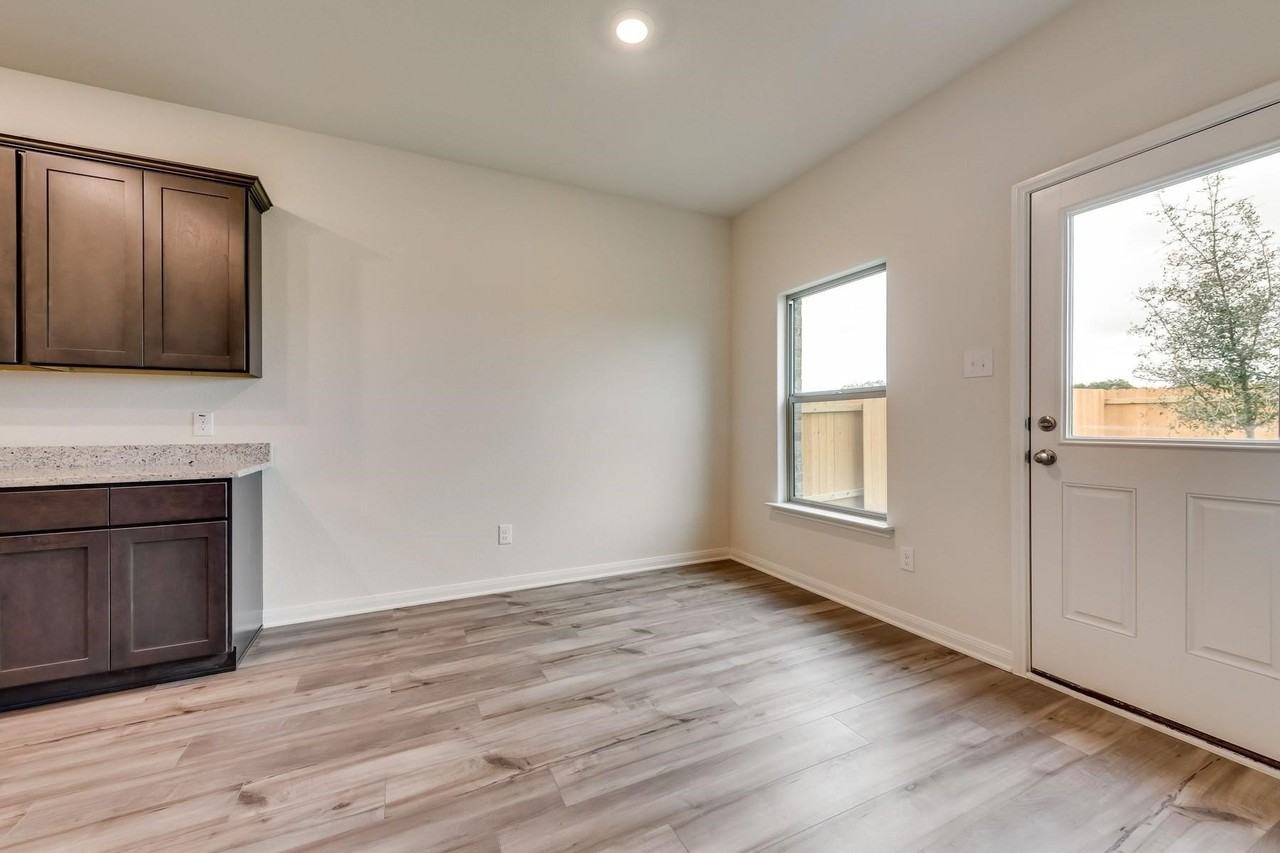 644 Aqueduct Dr - Photo 5 of 16