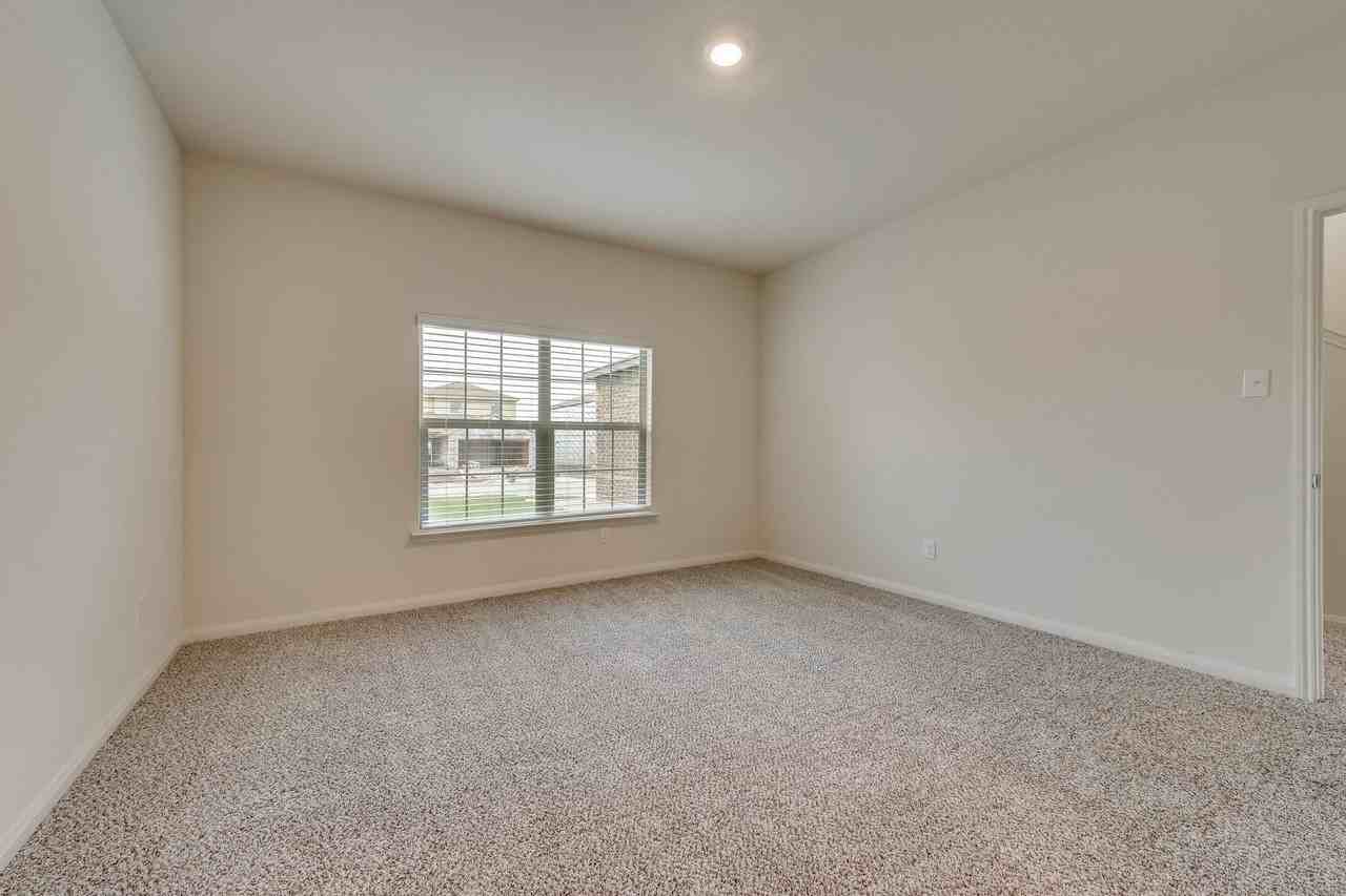 644 Aqueduct Dr - Photo 6 of 16