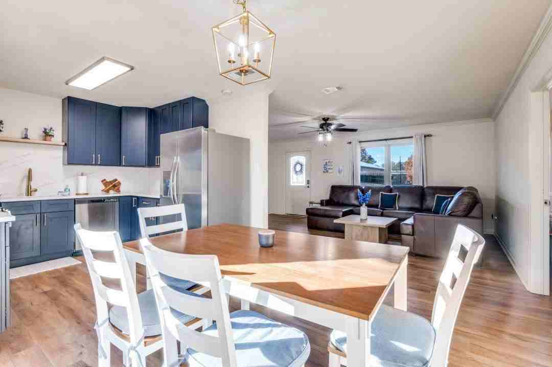 309 S Washington St - Photo 4 of 9