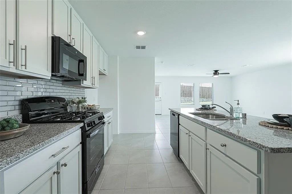 1900 Hughes St - Photo 6 of 22