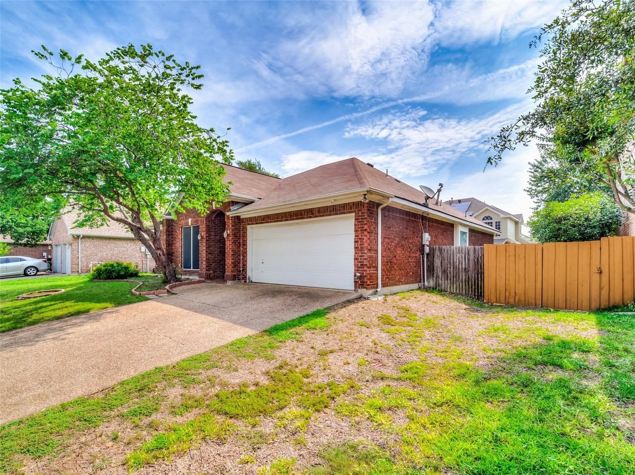 4618 Devonshire Dr - Photo 2 of 35