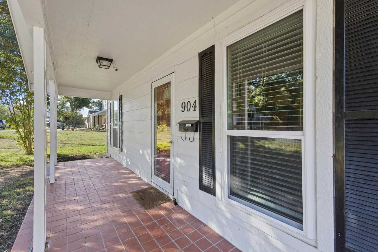 904 S Gribble St - Photo 6 of 29