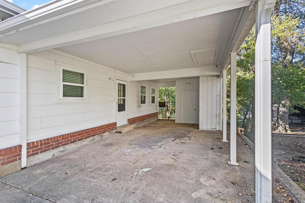 904 S Gribble St - Photo 7 of 29
