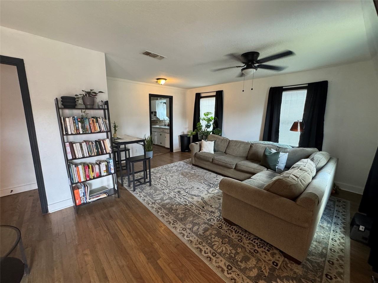 2454 Lea Crest Dr - Photo 4 of 19