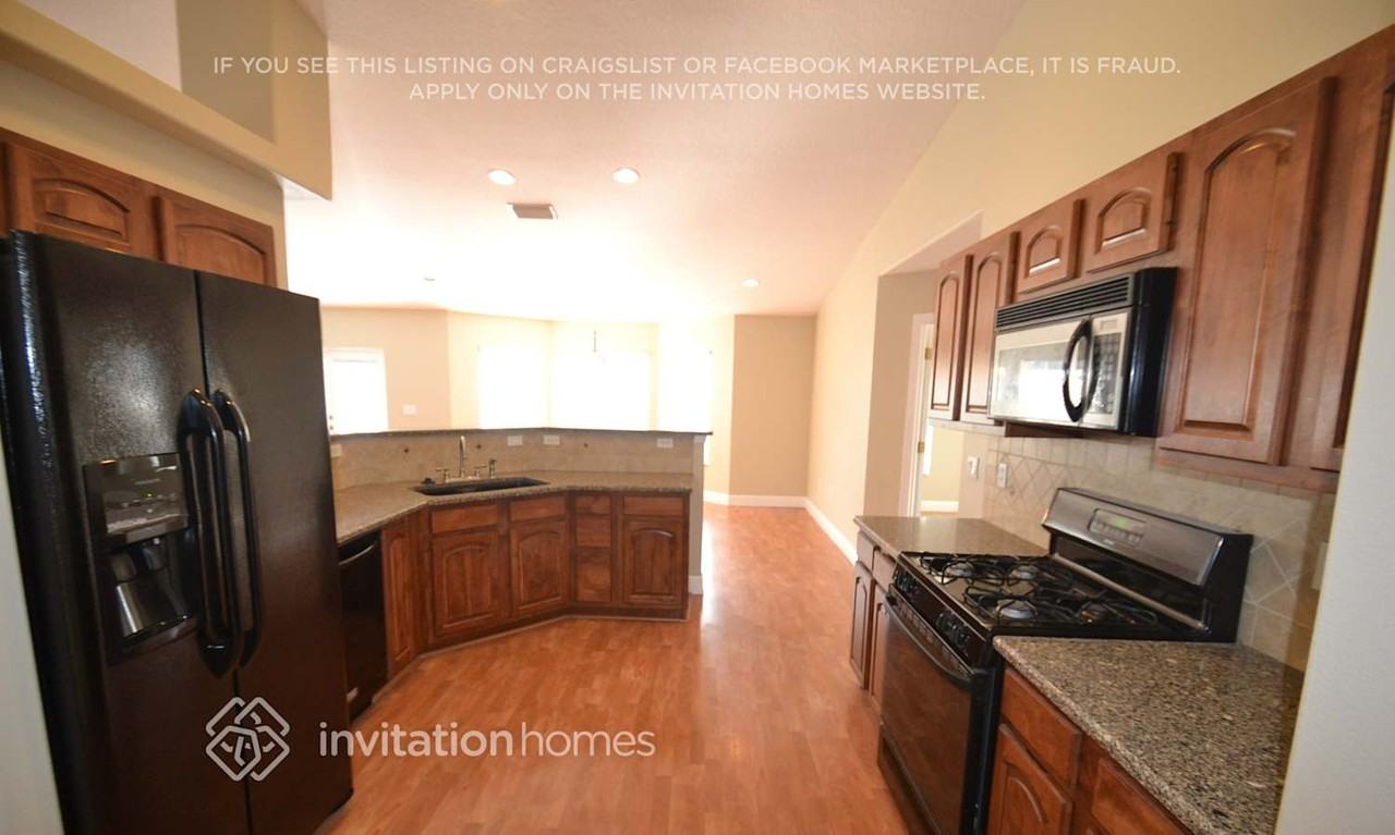 2681 Shady Ave - Photo 4 of 11