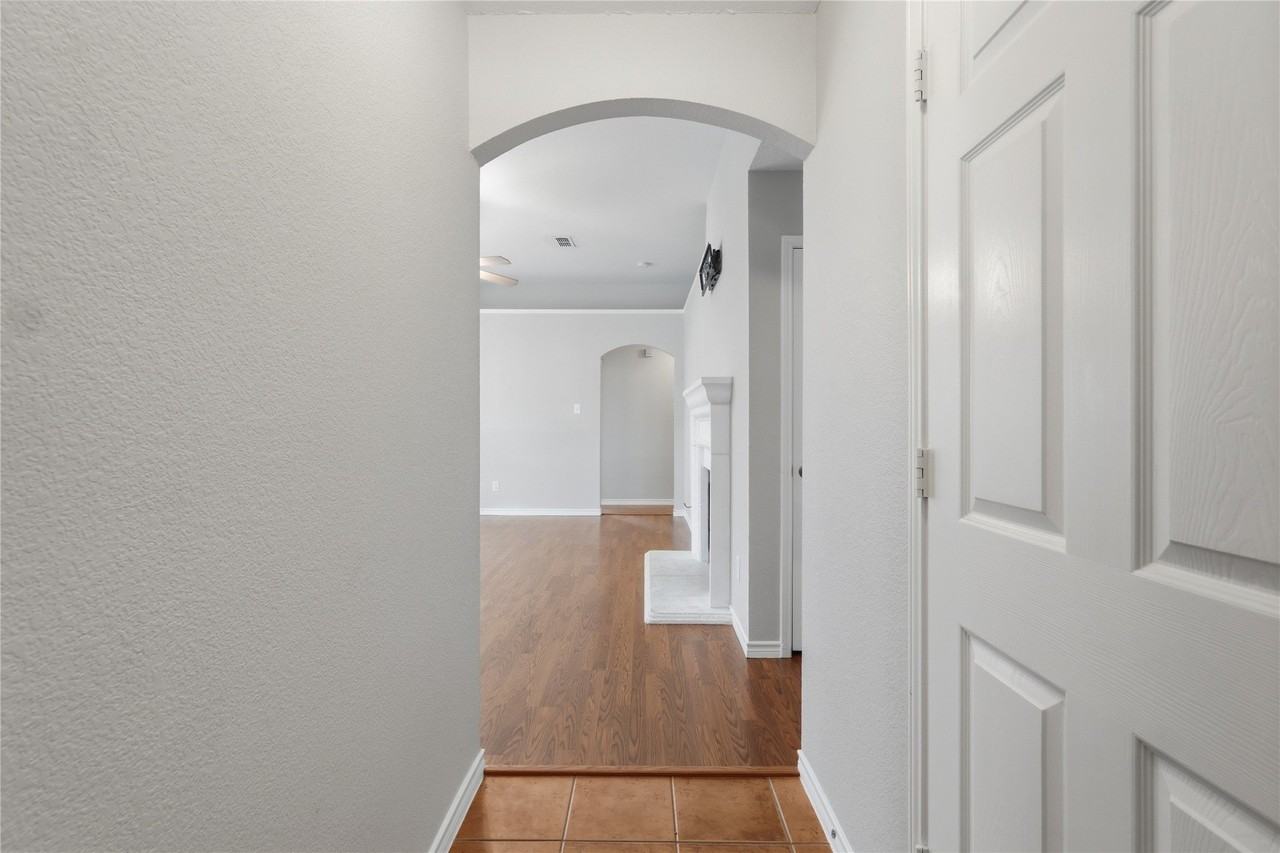 13021 Evergreen Dr - Photo 3 of 16