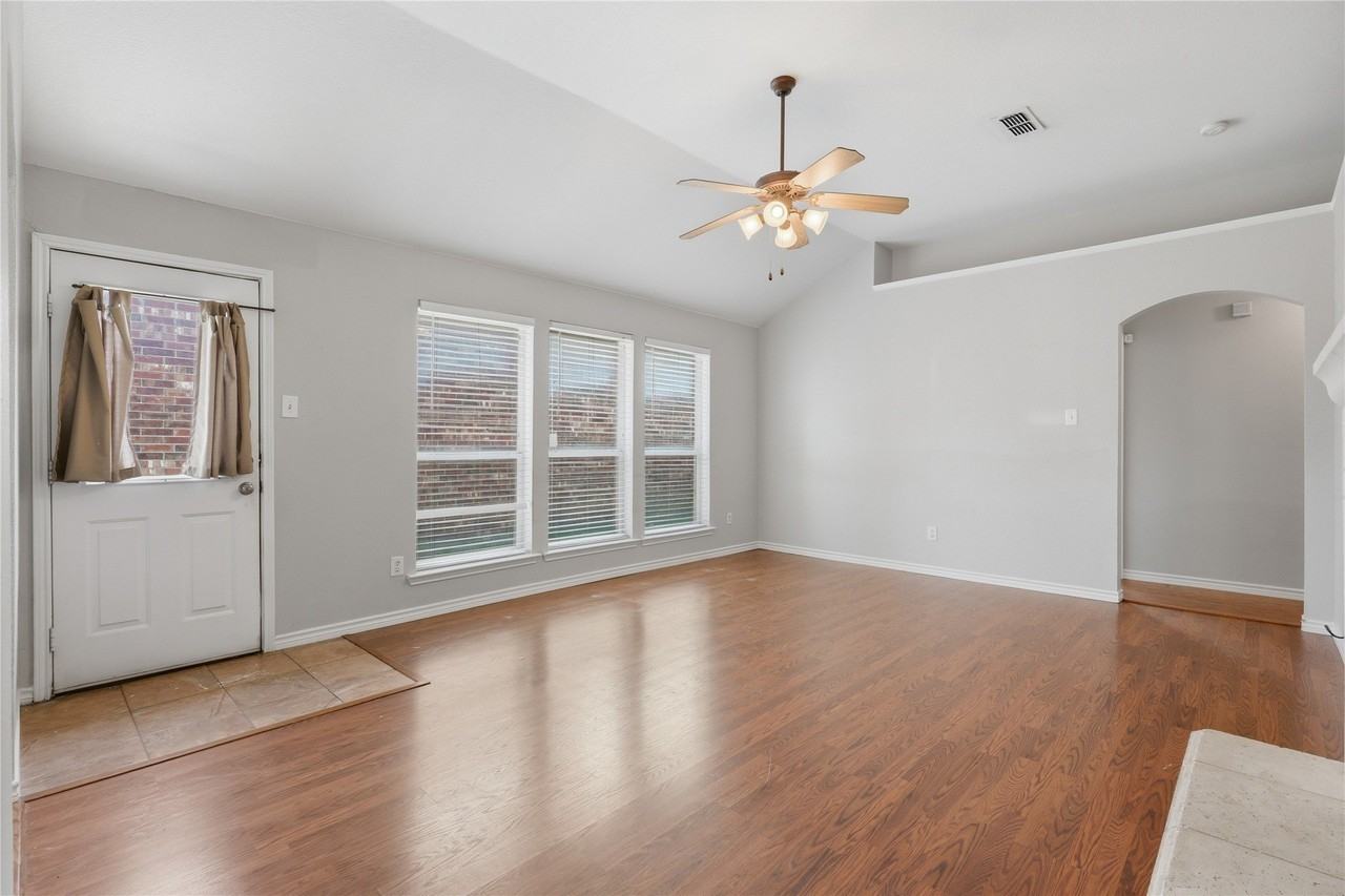13021 Evergreen Dr - Photo 4 of 16