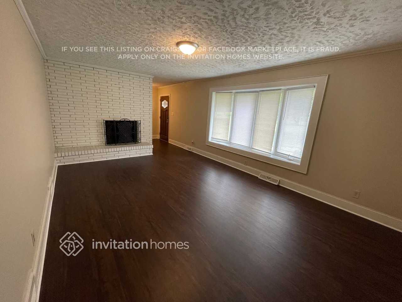 208 N Milford Dr - Photo 3 of 9