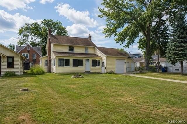22464 Beach St - Photo 2 of 25