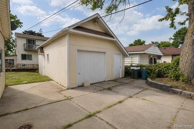 22464 Beach St - Photo 3 of 25