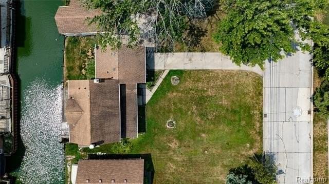 22464 Beach St - Photo 6 of 25