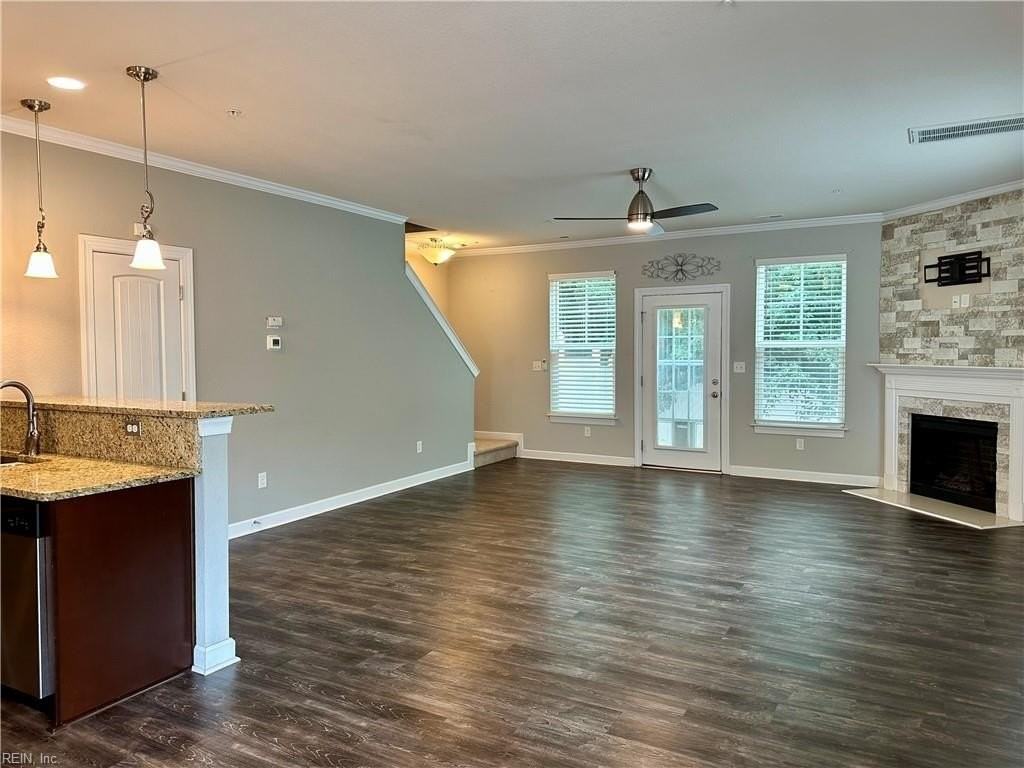 700 Albertine Ct - Photo 4 of 30