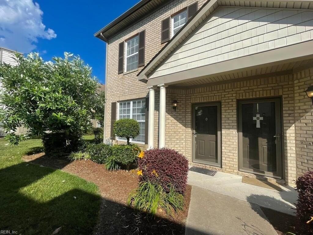 2028 Smallbrooke Ct - Photo 2 of 22