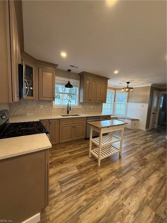 513 Sydenham Blvd - Photo 2 of 22