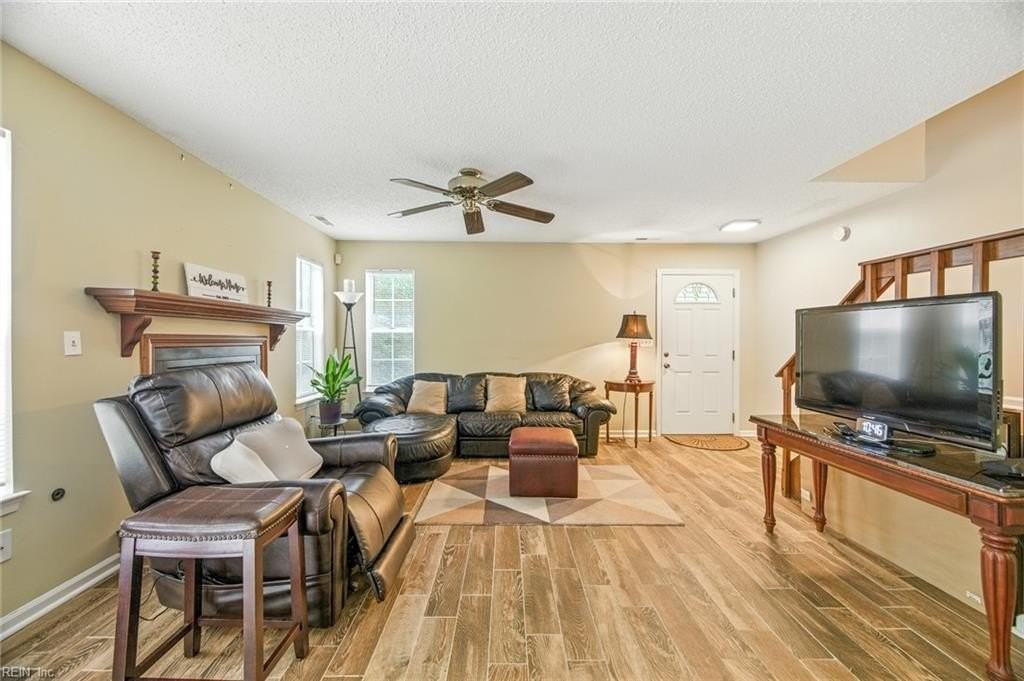 4409 Segovia Ct - Photo 6 of 27